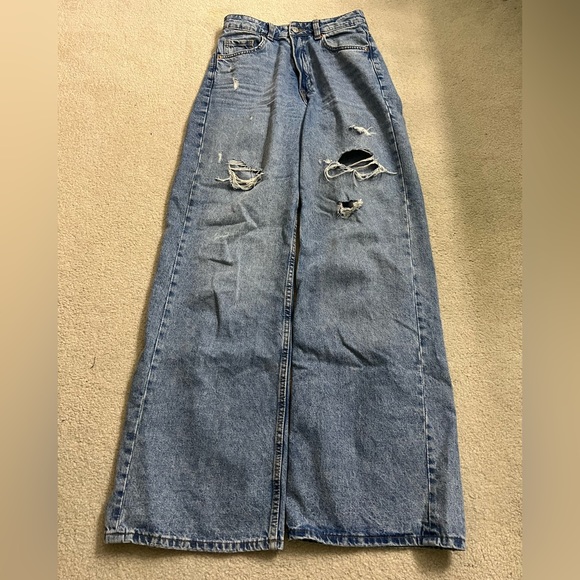 H&M ripped flared jeans - Picture 1 of 3